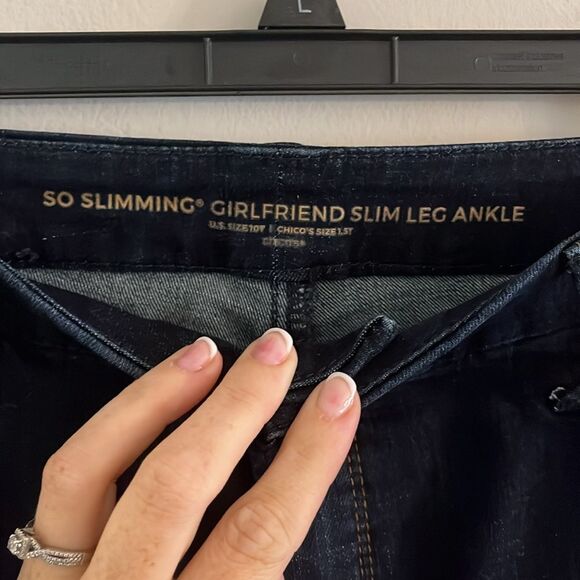 Chico's Dark Blue So Slimming Girlfriend Slim Leg Ankle Jeans - Picture 2 of 10